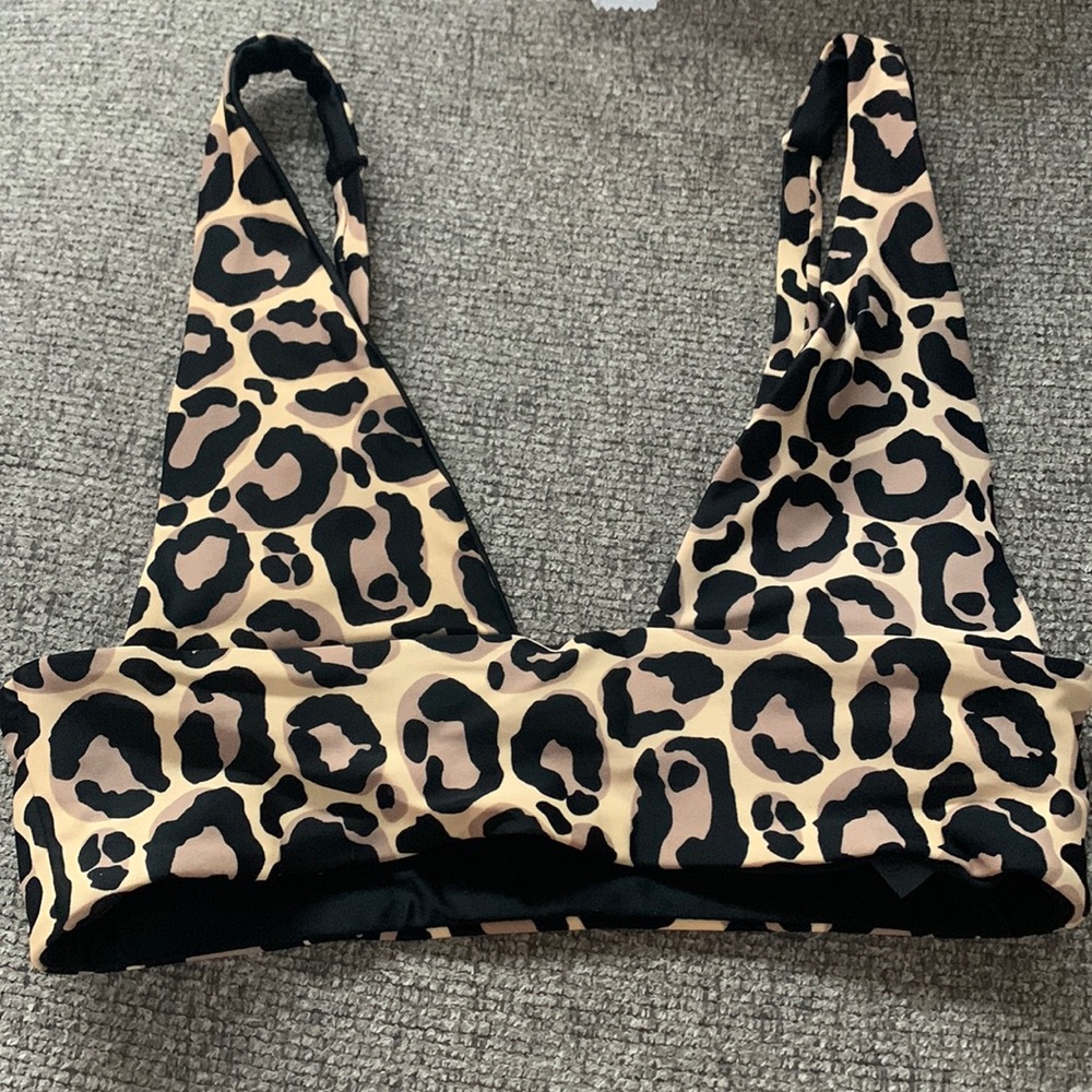 Forever young swimwear leopard reversible top.  Black. Size small.